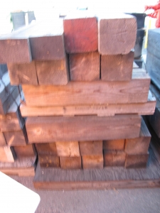 (4 PALLETS) DUNNAGE/CRIBBING 4'L X 8" HE X 8"W. LOADING & HANDLING FEE $15-4602